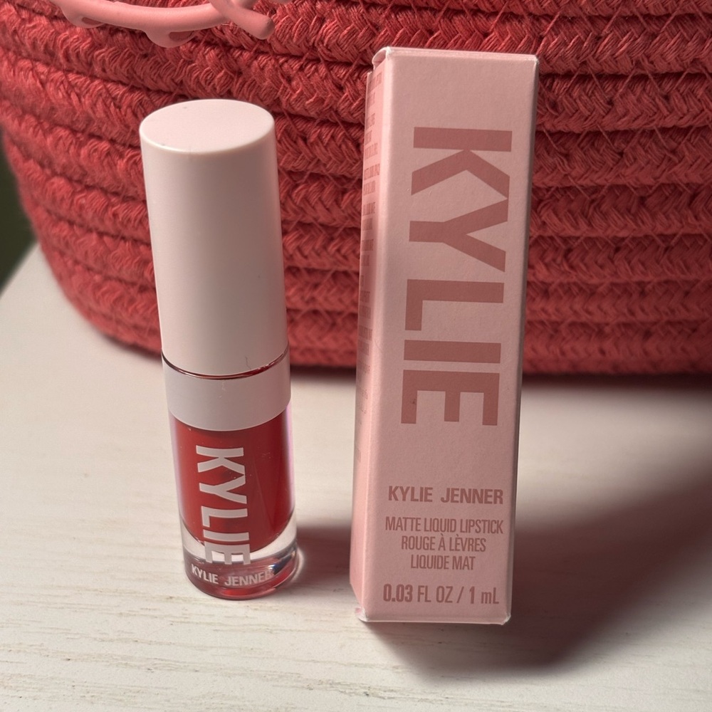 Kylie Jenner Matte Liquid Lipstick - Mary Jo K.